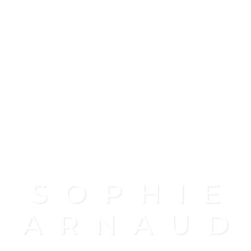 Logo Sophie Arnaud AXA-blanc
